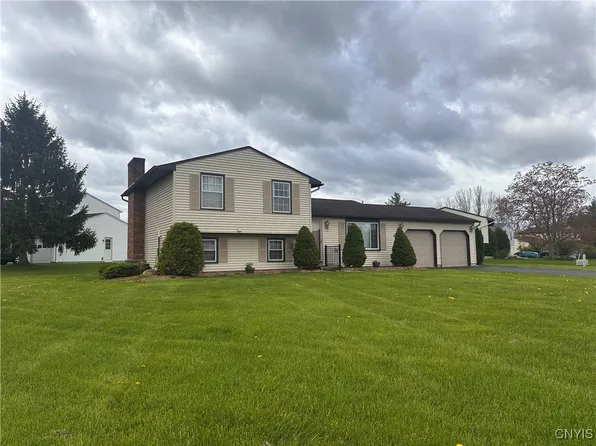 5566 Veneto Dr, Clay, NY 13041