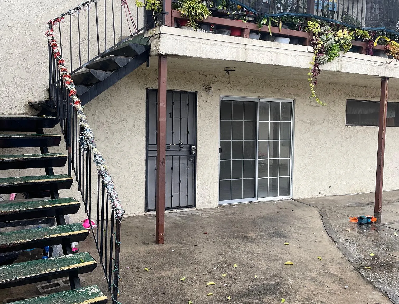 2 bed, 800 sqft, $1,900 — Photo 1