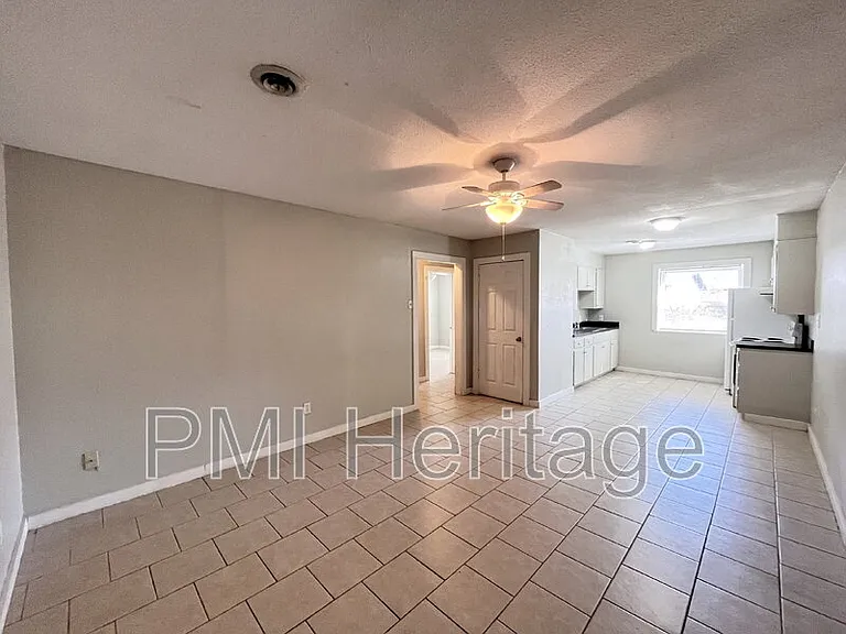 15 W Martin Luther King Jr Blvd #3 — Photo 2