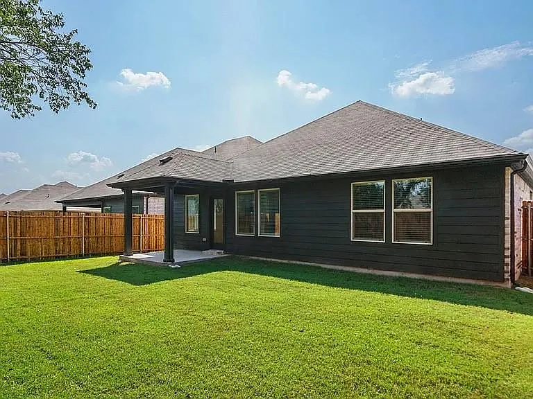 1019 Emberwood Dr — Photo 20