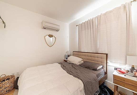 4th image of 204 Linden Blvd #7E