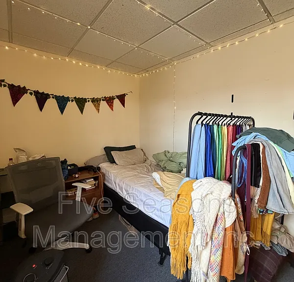 465-467 Colchester Ave #2 — Photo 11
