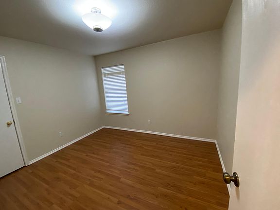 3rd image of 1521 Wolf Creek Dr