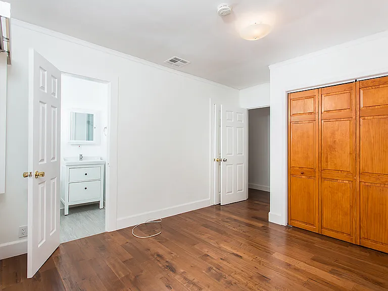 4733 Ambrose Ave — Photo 12
