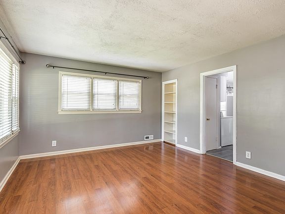2nd image of 2517 Clearbrook Dr