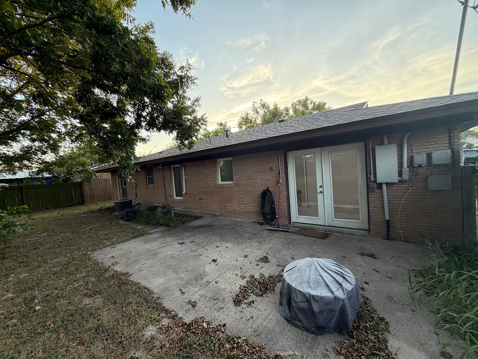2 bed, 1000 sqft, $1,650 — Photo 2