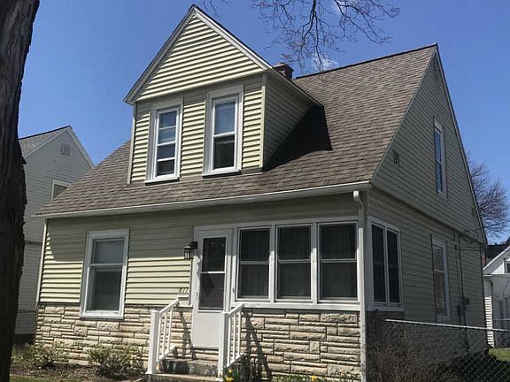 3rd image of 811 Lincoln Ave NW