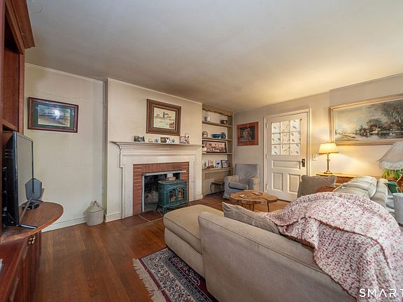 4th image of 405 Pond Meadow Road