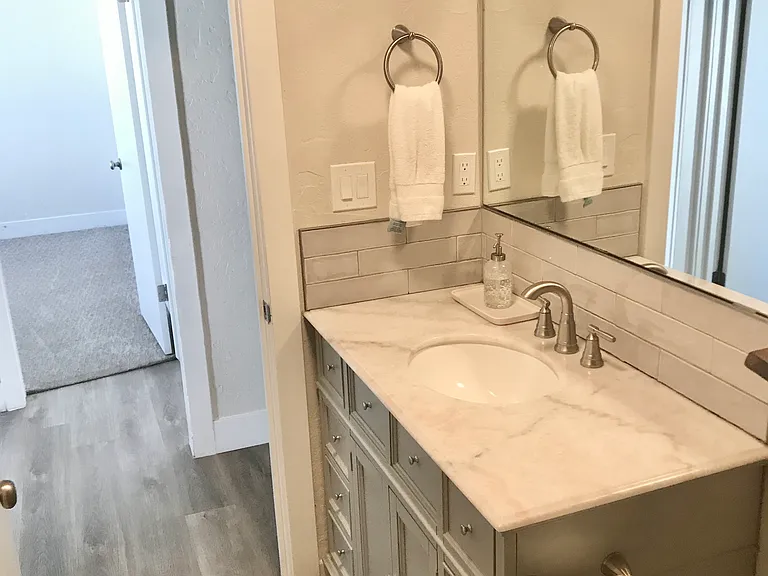 357 W Gettysburg Ave — Photo 7
