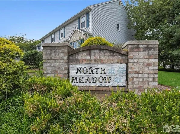 10 Snowflake Ln, Edison, NJ 08820