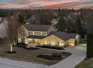 W148N7040 Terriwood Dr, Menomonee Falls, WI 53051