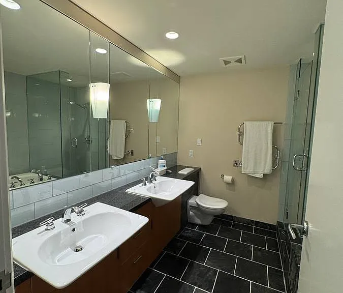 1233 W Cordova St — Photo 6