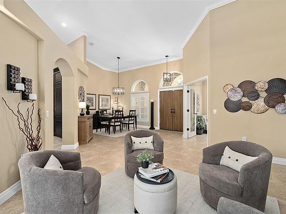 2nd image of 929 Ridgeside Ct