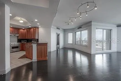 3 bed, 3.0 bath, 2161 sqft, $6,500 — Photo 4