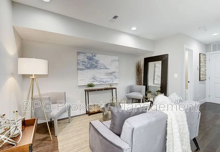 528 Kennedy St NW #402 — Photo 8