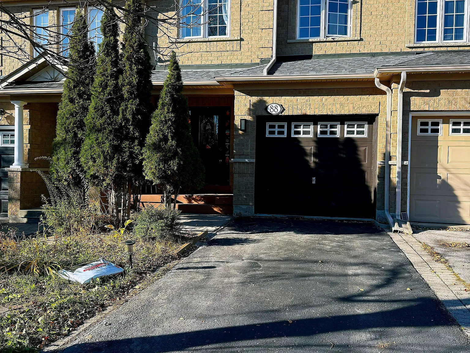 4 bed, $3,000 — Photo 1