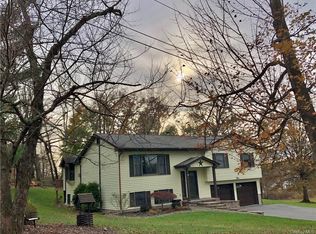 7 Little Ln, Walden, NY 12586