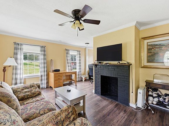 5th image of 219 Pine St