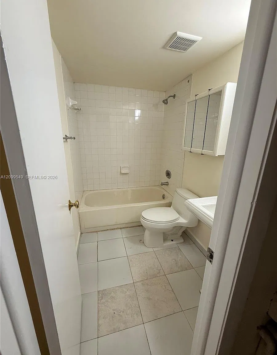 Miramar Club Condominium — Photo 4