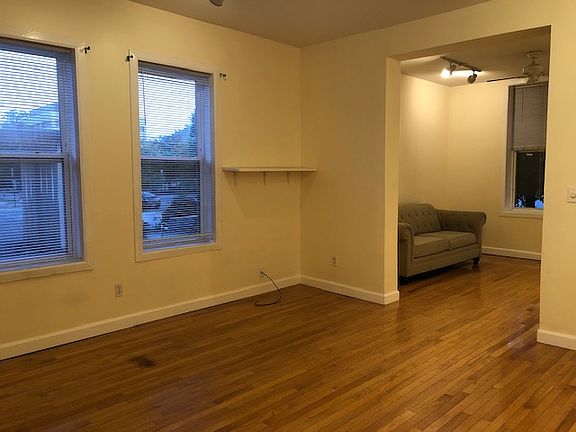4th image of 1513 N Claremont Ave #1