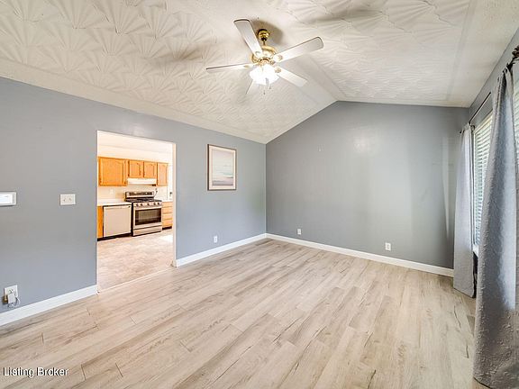 3rd image of 4713 Braves Ln