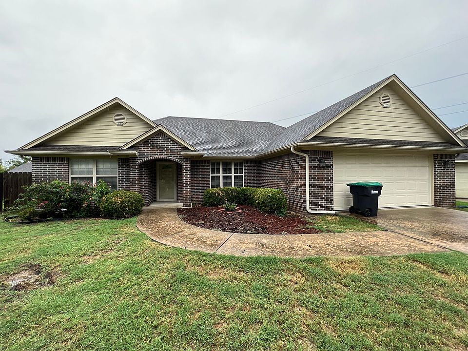 1st image of 4031 Briar Ln