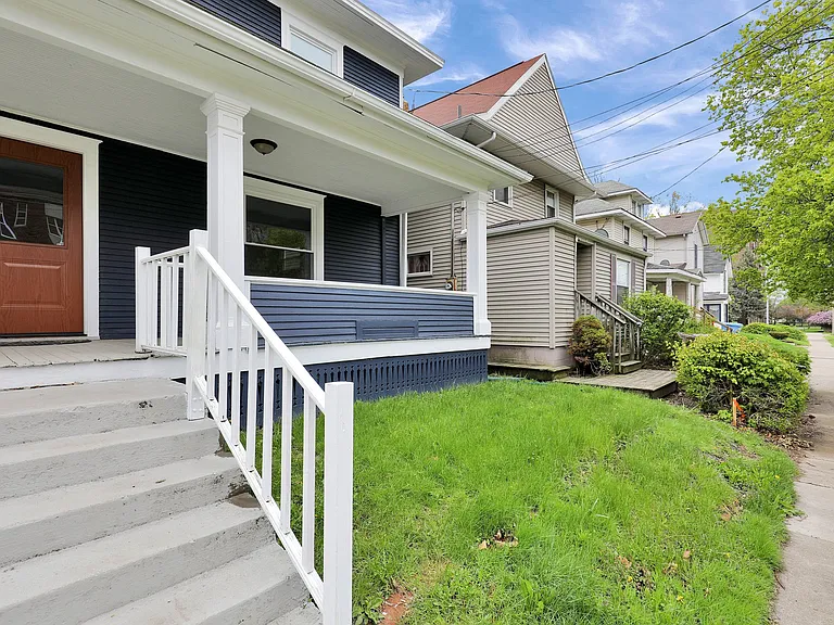 505 W Lenawee St — Photo 2
