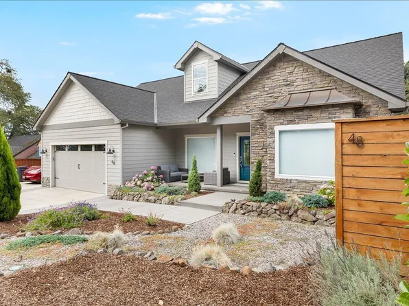 48 Black Oak Dr, Medford, OR 97504
