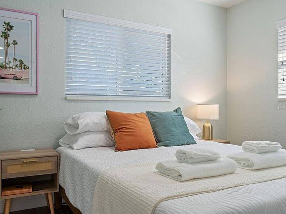 4th image of 11987 Maple St Unit 2