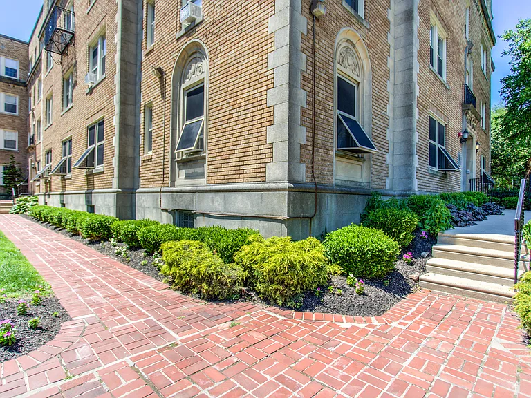 Campus Apartments — Photo 9