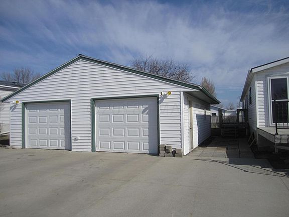 3rd image of 403 10th Ave NW