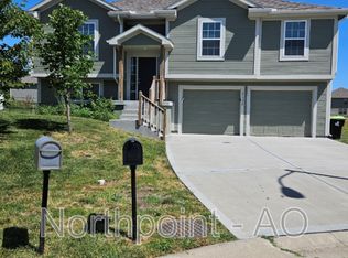 21708 North Rdg, Peculiar, MO 64078