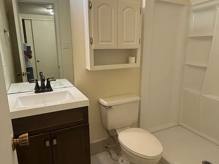 901 Country Club Dr SE — Photo 4