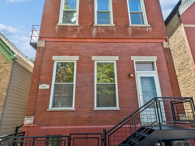 2042 N Winchester Ave #G — Photo 1