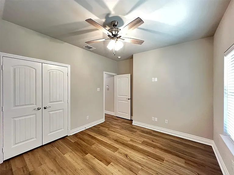 806 Greyson Ln — Photo 9