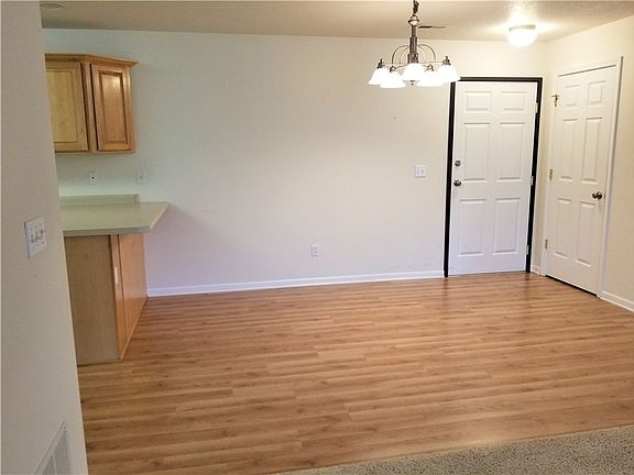 4th image of 410 N 1st St #204