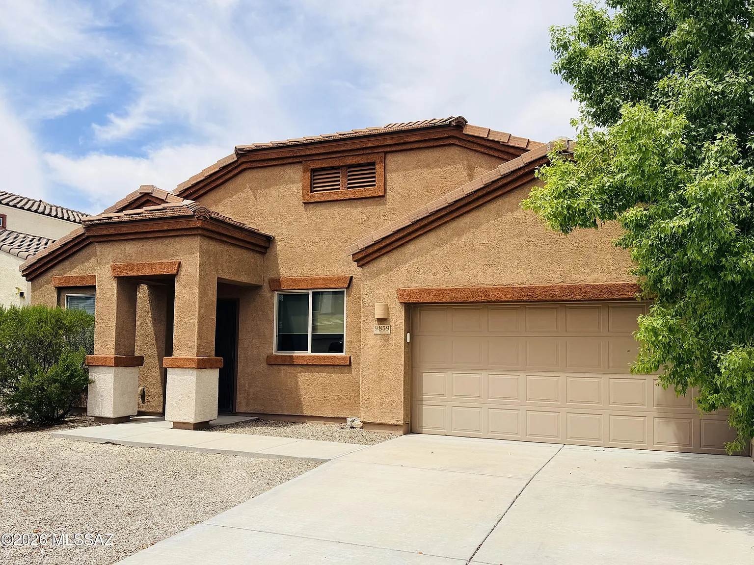 5 bed, 2.0 bath, 2020 sqft, $2,200 — Photo 2