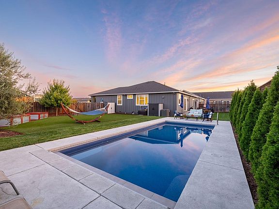 3rd image of 1335 Ridgecrest Court