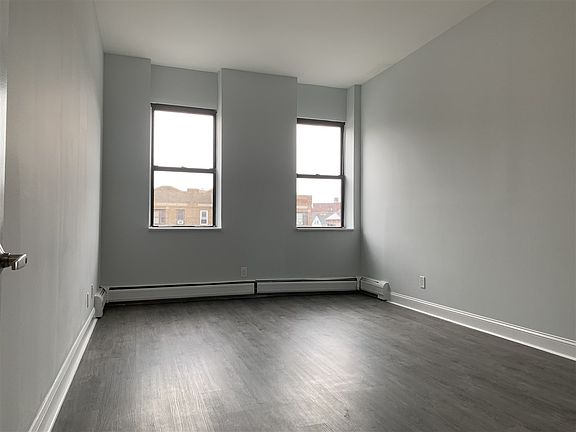 3rd image of 872 Bergen Ave #2