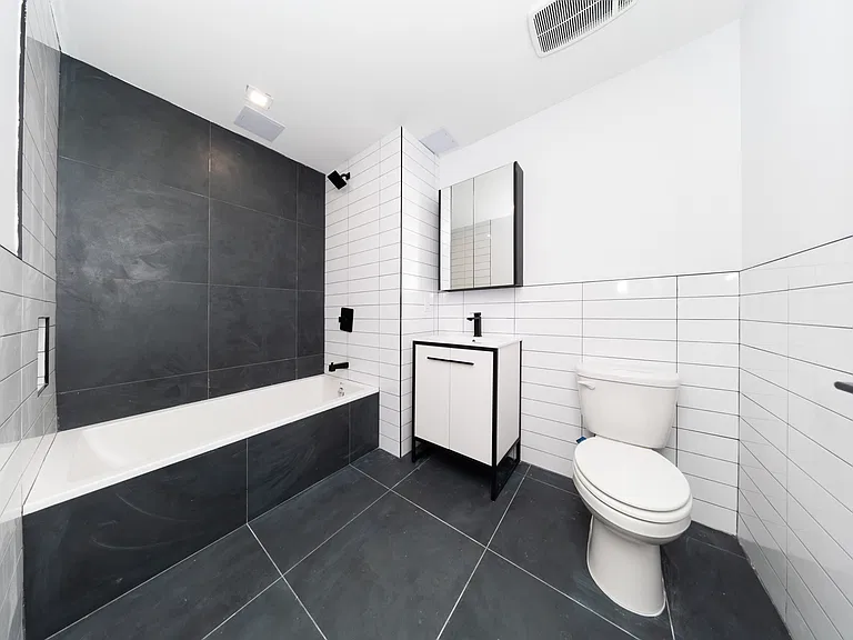 311 Franklin Ave #3A — Photo 9