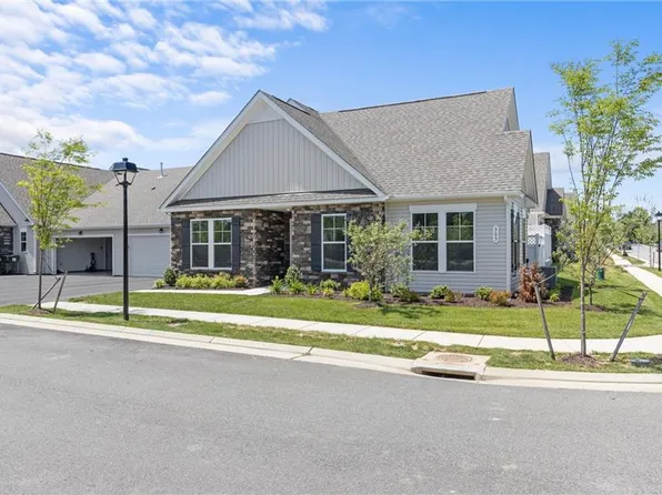 305 Rockbridge St, Smithfield, VA 23430