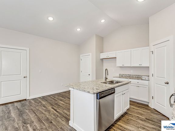 4th image of 536 Martens Ct