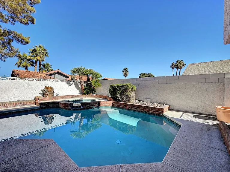 2247 Marlboro Dr — Photo 49
