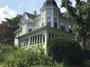 9372 S Longwood Dr, Chicago, IL 60643