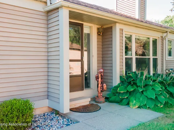 7220 Medallion Dr #37, Lansing, MI 48917