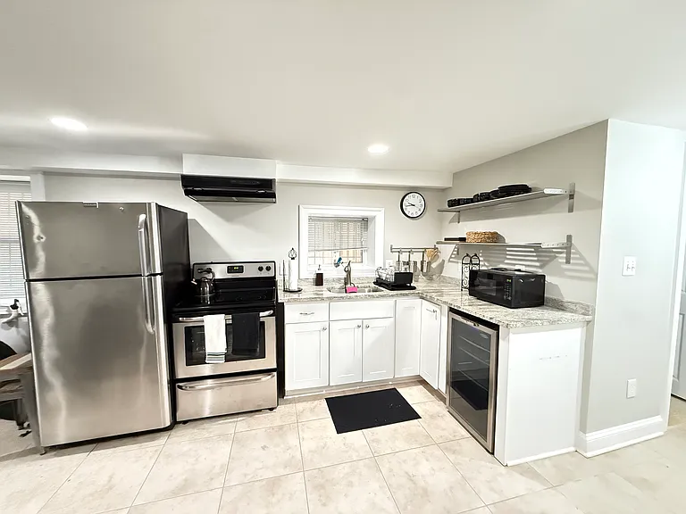 616 Irving St NW #B — Photo 8