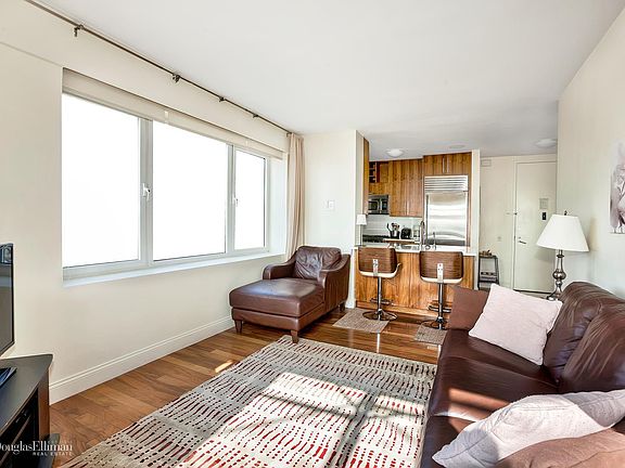 4th image of 88 Greenwich St Penthouse 1W