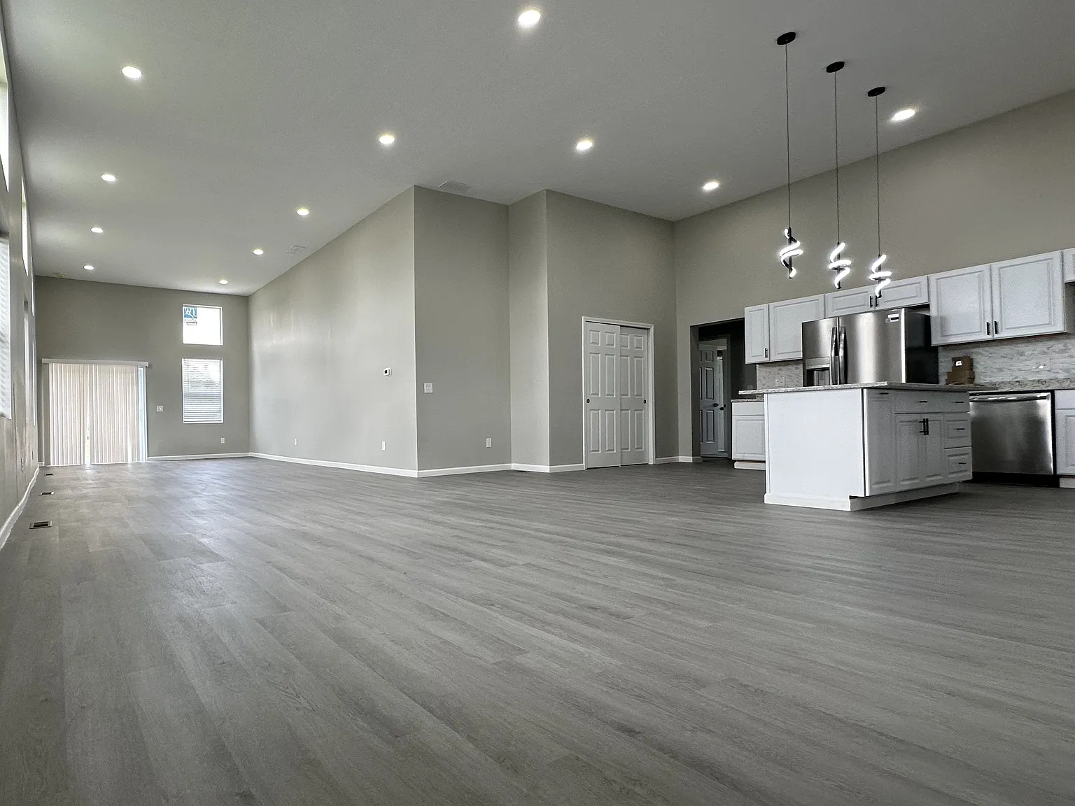 4 bed, 2750 sqft, $3,300 — Photo 4