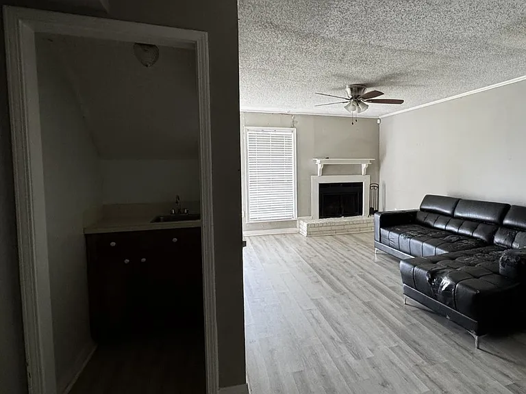 847 E Boyd Dr #D — Photo 4