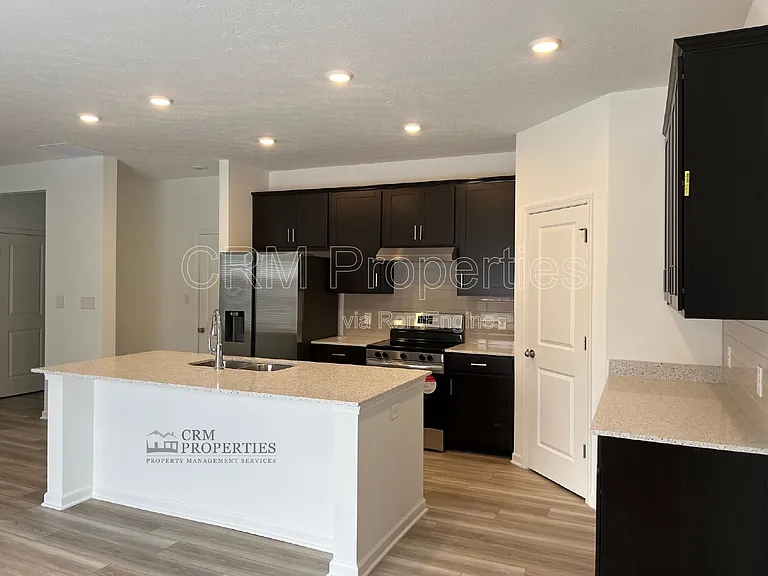 809 Oyster Bay Dr — Photo 4